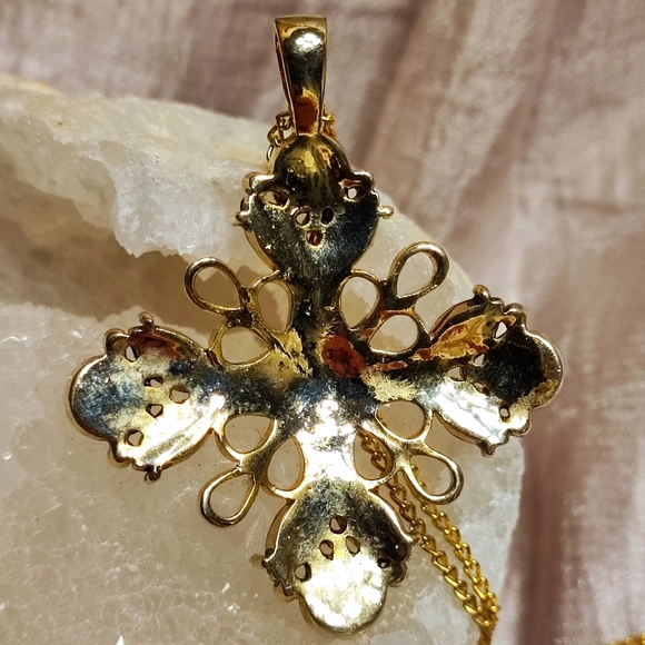 Red Faceted Rhinestone Bezel Set Gold Tone Plated Square 18" Necklace Pendant - Picture 4 of 5